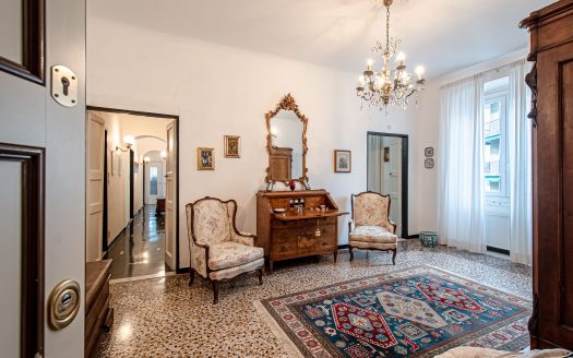 Prestigioso 171 mq a Carignano: Piano Alto con Vista Mare