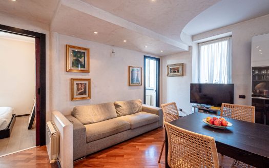 Appartamento in vendita in Via Caprera 1,