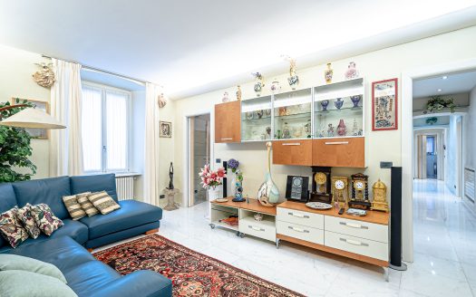 Vendesi 180 mq con Terrazzo di 35 mq e Doppi Servizi